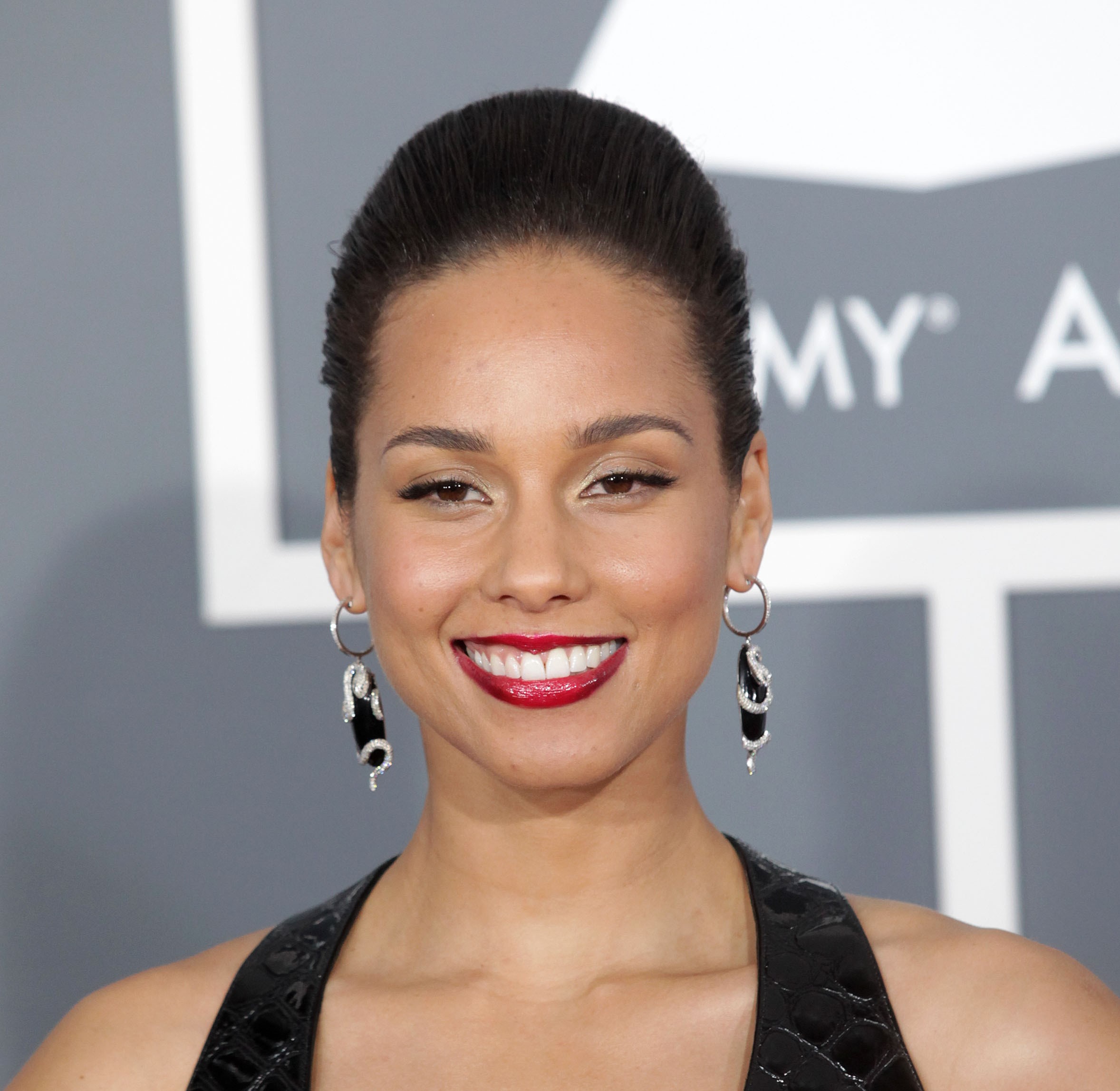 Headshot of Alicia Keys smiling